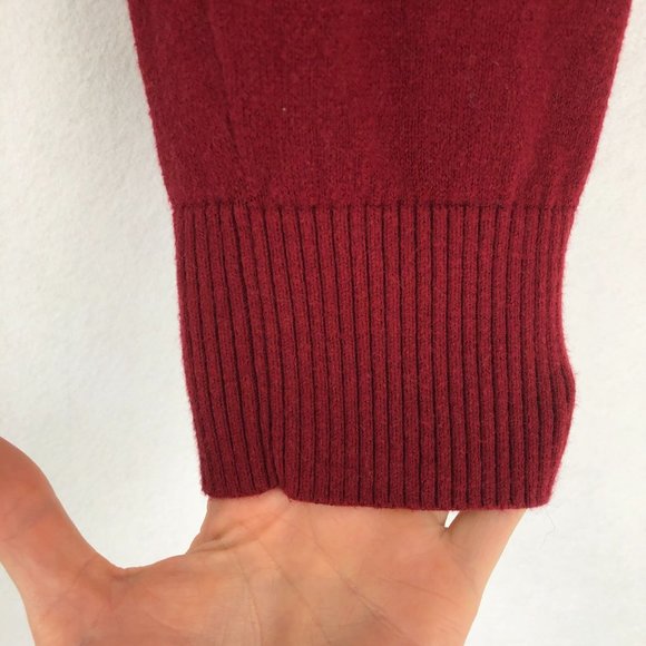 Eddie Bauer Men's Size Medium Red Cashmere Blend V-Neck Knit Sweater - Picture 4 of 6